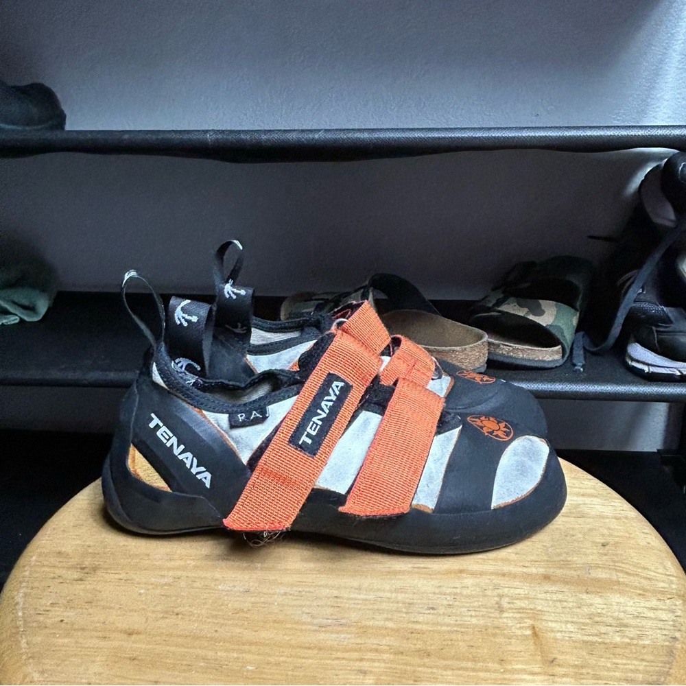 Tenaya ra climbing shoes beige orange black